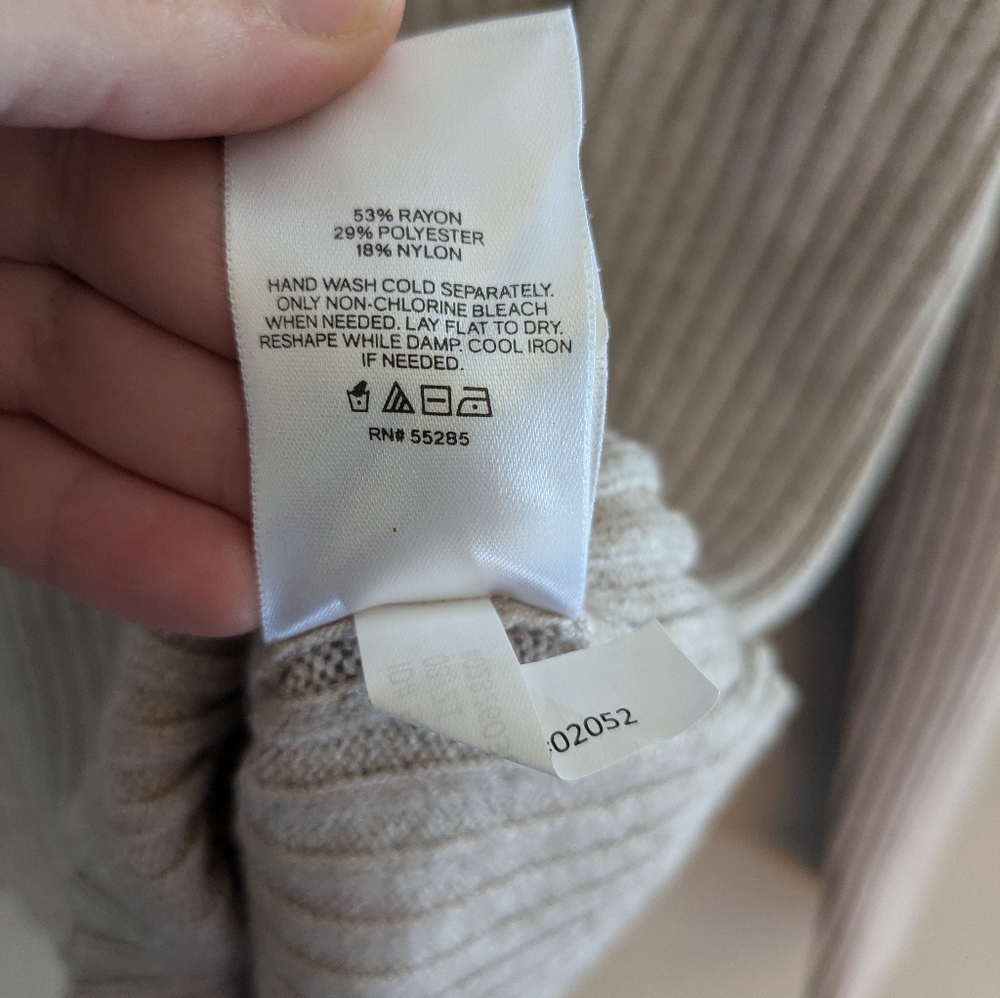Express Oatmeal Beige Ribbed Turtleneck Sweater Size XL - Picture 3 of 4